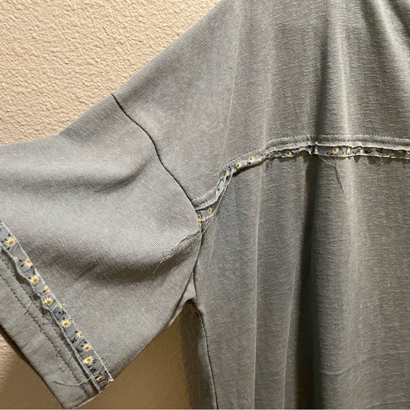 Easel tee - Picture 3 of 4